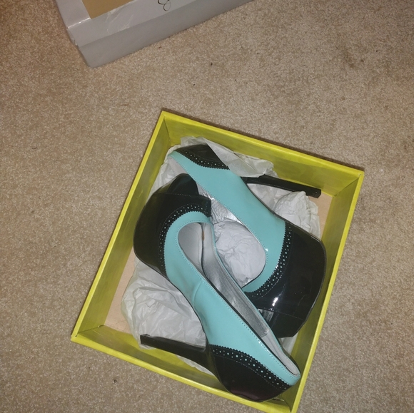 Heels - Picture 7 of 16